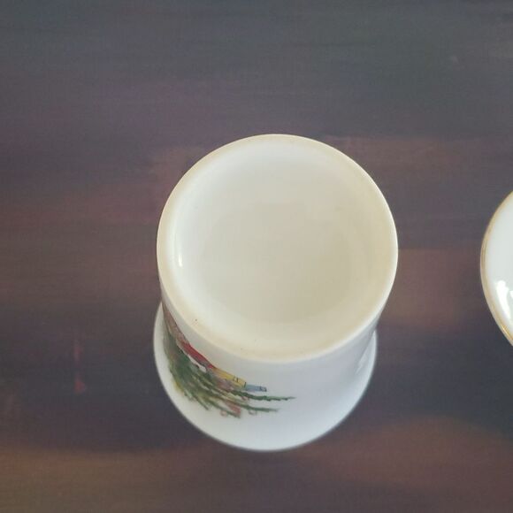 Very Nice Vintage Porcelain Bathroom Cup and Footed Soap Dish Christmas Tree Set - Picture 5 of 7